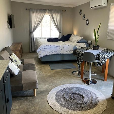 Stellies Accommodation - Room 1 Keetmanshoop Ngoại thất bức ảnh