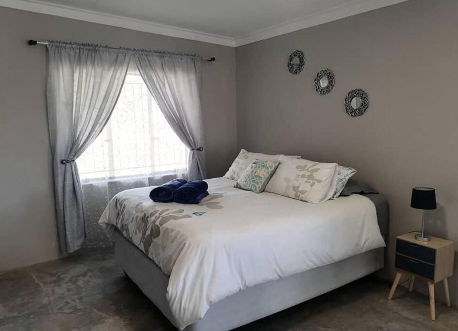 Stellies Accommodation - Room 1 Keetmanshoop Ngoại thất bức ảnh